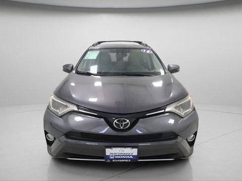 Used 2018 Toyota RAV4 XLE AWD/4WD image 2
