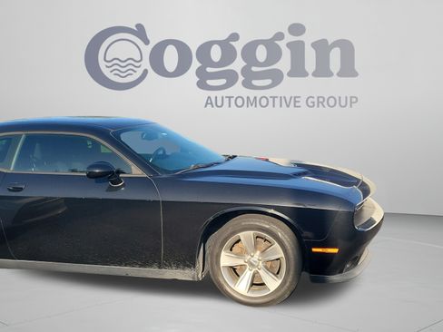 Used 2016 Dodge Challenger SXT RWD image 14