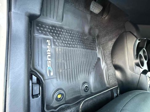 Used 2018 Toyota Prius C Two image 91