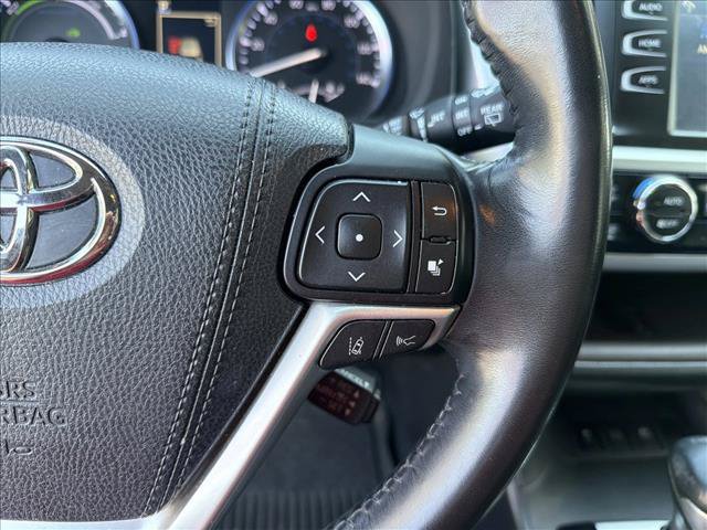 Used 2017 Toyota Highlander XLE AWD/4WD image 17