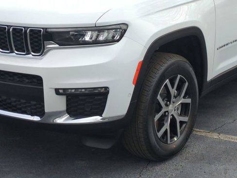 New 2025 Jeep Grand Cherokee L Limited w/ Luxury Tech Group II AWD/4WD image 9