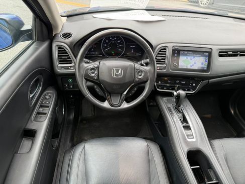 Used 2019 Honda HR-V Touring image 11