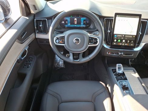 Used 2025 Volvo XC90 B6 Plus AWD/4WD image 12