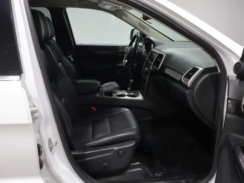Used 2013 Jeep Grand Cherokee Laredo AWD/4WD image 23
