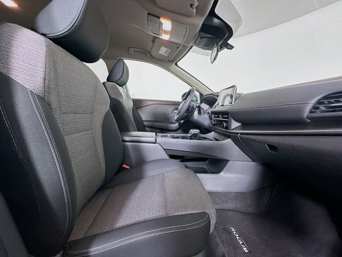Used 2023 Nissan Rogue SV image 30