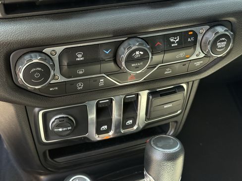 Used 2024 Jeep Wrangler Sport AWD/4WD image 22
