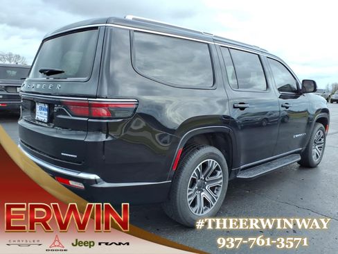 Certified 2024 Jeep Wagoneer Series II w/ Flexible Seating Group image 7