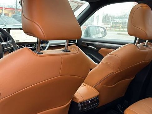 Used 2023 Toyota Highlander Platinum image 24