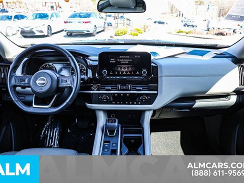 Used 2024 Nissan Pathfinder SV image 31