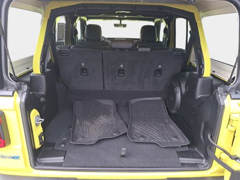 Used 2022 Jeep Wrangler Unlimited Sahara w/ Cold Weather Group AWD/4WD image 12