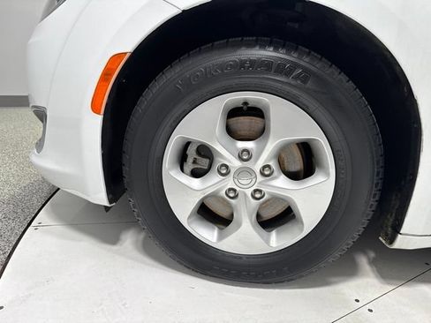 Used 2017 Chrysler Pacifica Touring Plus FWD image 7