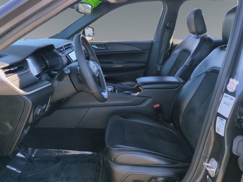 Used 2024 Jeep Grand Cherokee L Laredo image 9