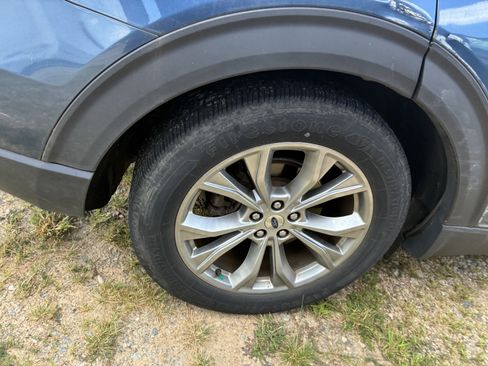 Used 2020 Ford Explorer XLT w/ Equipment Group 202A RWD image 9