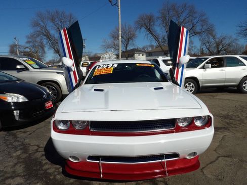 Used 2011 Dodge Challenger R/T image 4