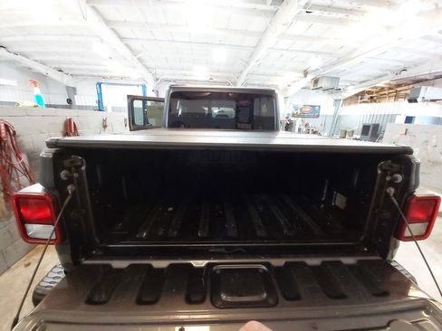 Used 2020 Jeep Gladiator Rubicon w/ Trailer Tow Package AWD/4WD image 13