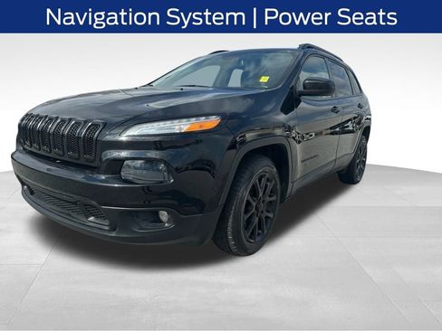 Used 2018 Jeep Cherokee Latitude w/ Cold Weather Group image 3
