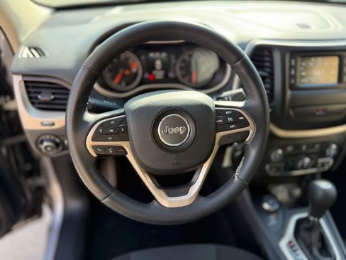 Used 2016 Jeep Cherokee Latitude image 6