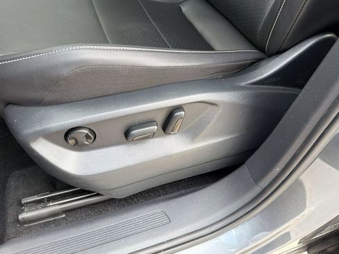 Used 2021 Volkswagen Tiguan SE w/ Panoramic Sunroof Package FWD image 14