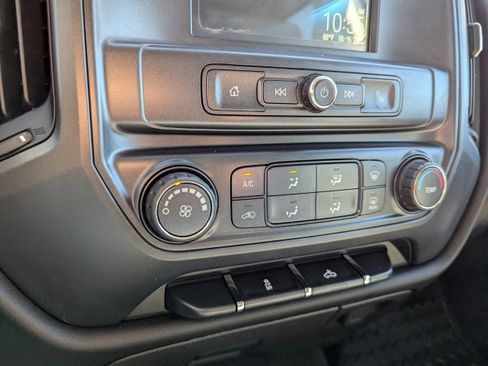 Used 2018 Chevrolet Silverado 1500 Custom w/ Custom Value Package AWD/4WD image 23