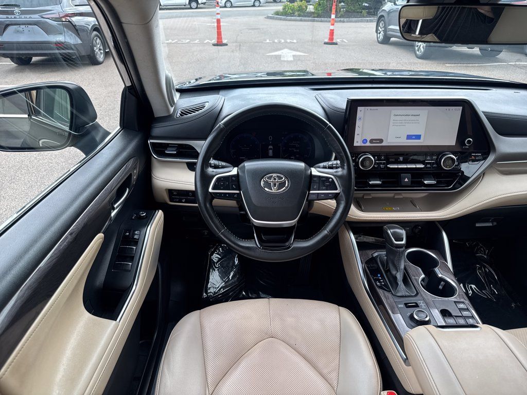 Used 2023 Toyota Highlander Limited AWD/4WD image 14