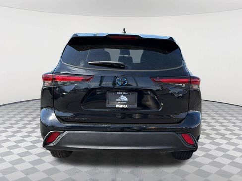 Used 2024 Toyota Highlander LE image 6