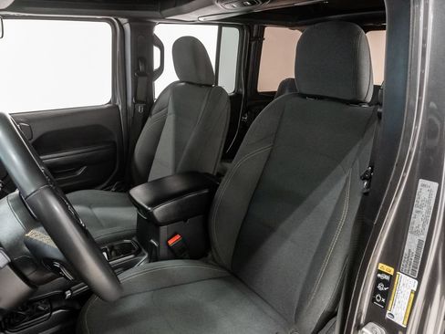 Used 2024 Jeep Wrangler Unlimited Sport AWD/4WD image 9