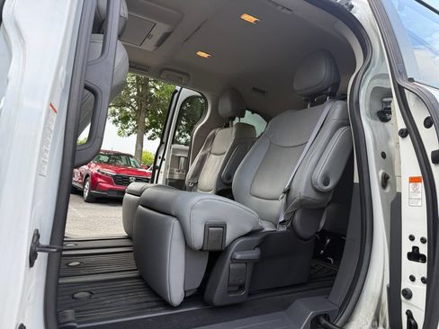 Used 2023 Toyota Sienna Limited AWD/4WD image 26