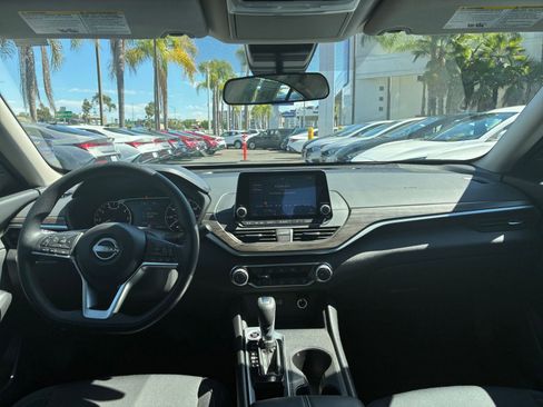 Used 2025 Nissan Altima 2.5 SV image 33