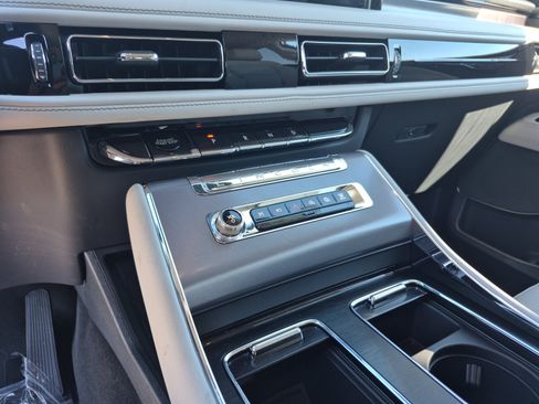 Used 2026 Lincoln Aviator AWD w/ Jet Appearance Package image 12
