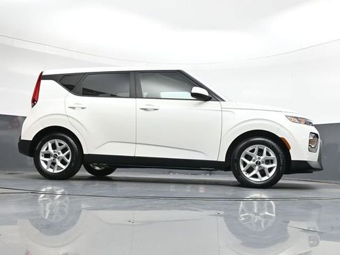Used 2020 Kia Soul S FWD image 34