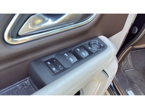 Used 2021 Chevrolet Tahoe Z71 image 12