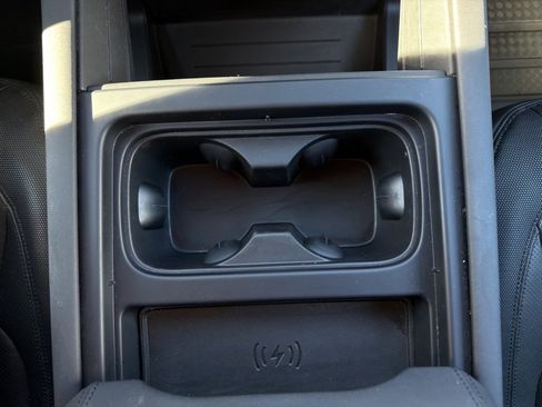 Used 2024 Land Rover Defender 130 X-Dynamic SE image 21