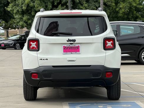 Used 2023 Jeep Renegade Latitude AWD/4WD image 6