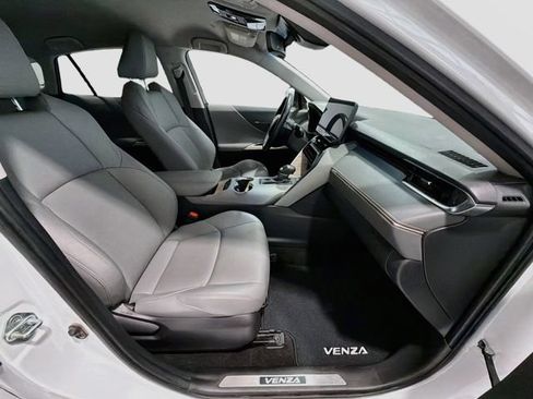 Used 2024 Toyota Venza XLE AWD/4WD image 23