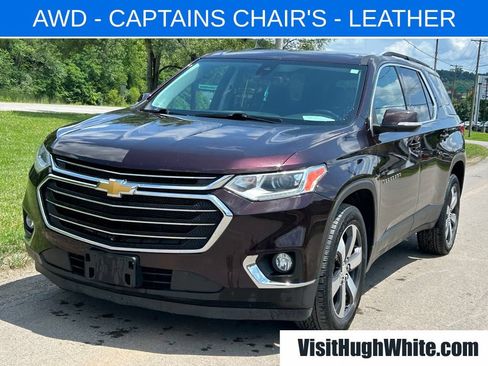 Used 2021 Chevrolet Traverse LT w/ LT Premium Package AWD/4WD image 1