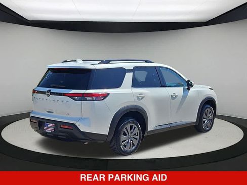 Used 2024 Nissan Pathfinder SV FWD image 6