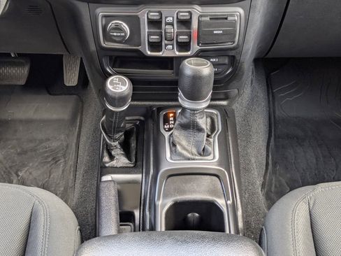 Used 2020 Jeep Gladiator Sport w/ Quick Order Package 24S AWD/4WD image 19