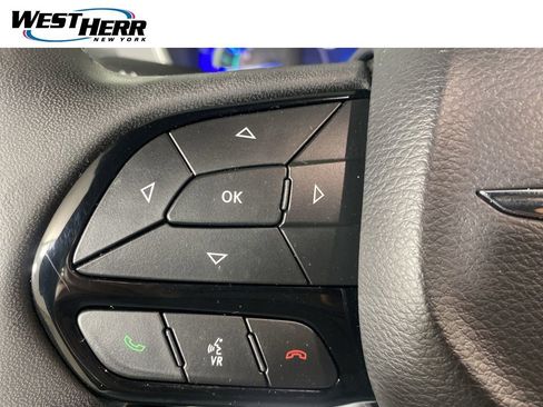 Used 2023 Chrysler Pacifica Touring-L w/ S Appearance Package image 9