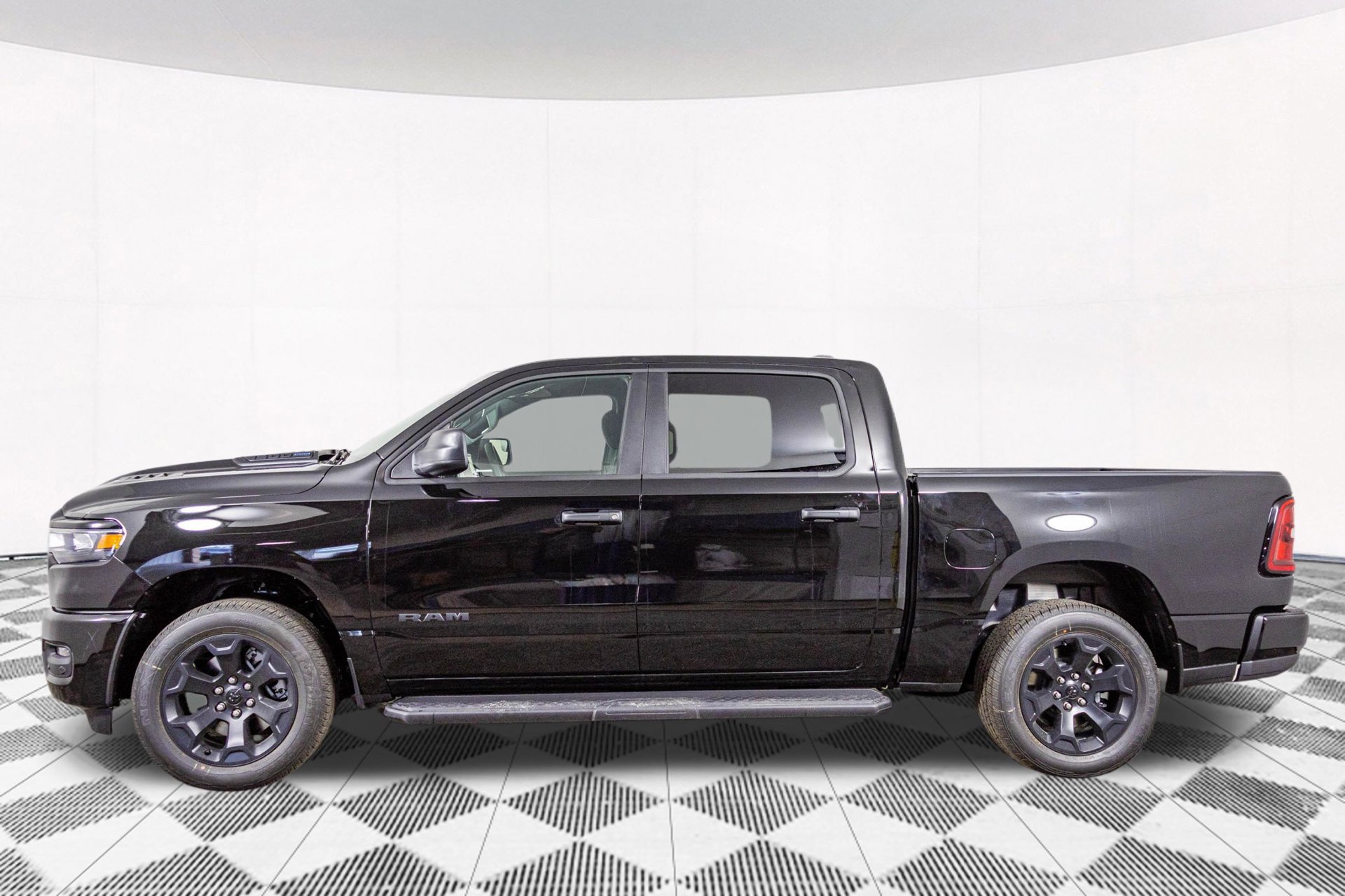 New 2026 RAM 1500 Express AWD/4WD image 15