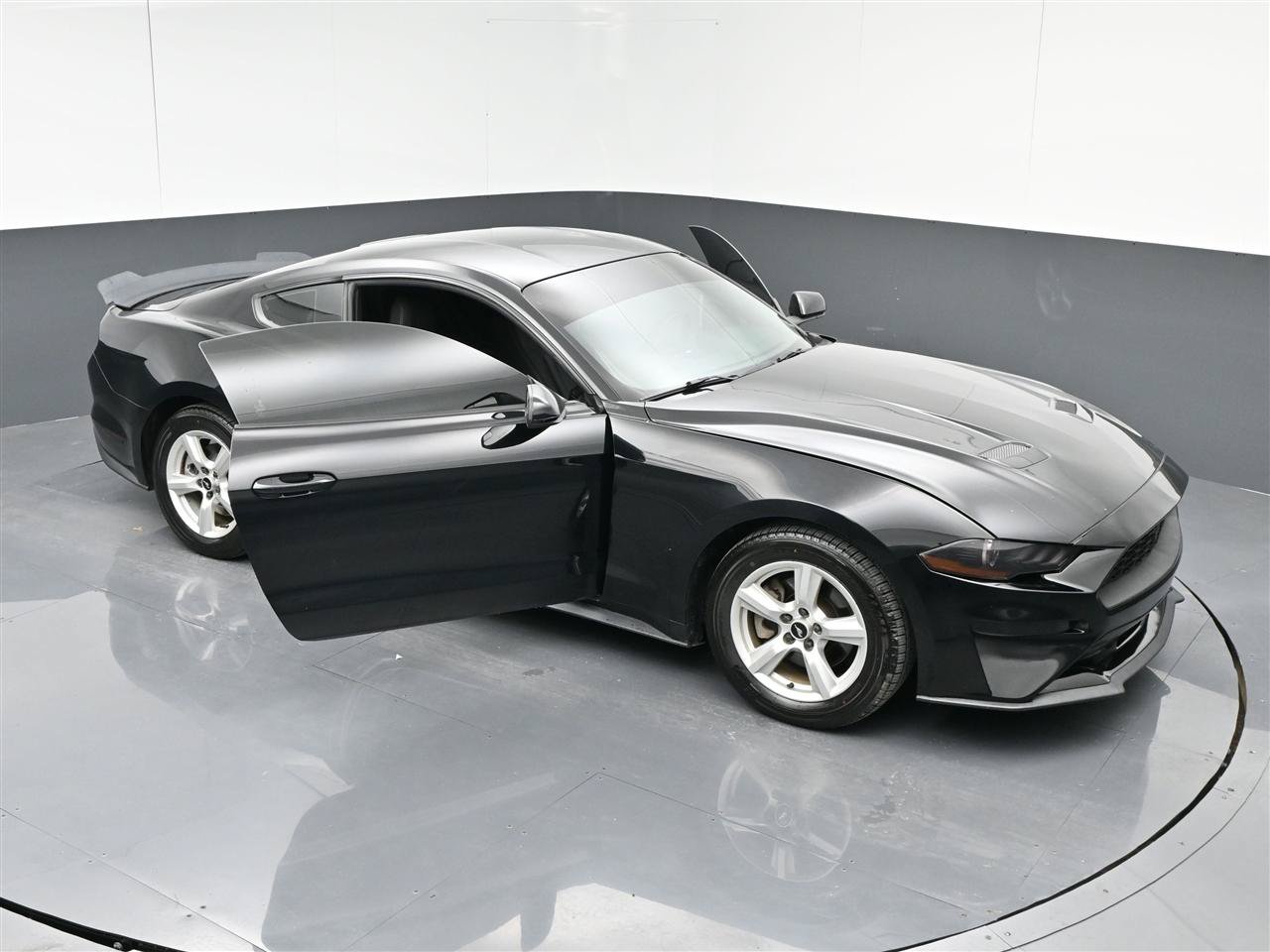 Used 2018 Ford Mustang Coupe RWD image 35