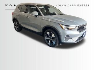 New 2025 Volvo XC40 B5 Core w/ Protection Package Premier video 1