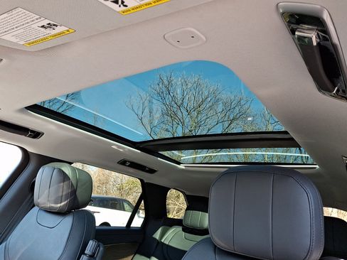 Used 2024 Land Rover Range Rover Sport SE image 14