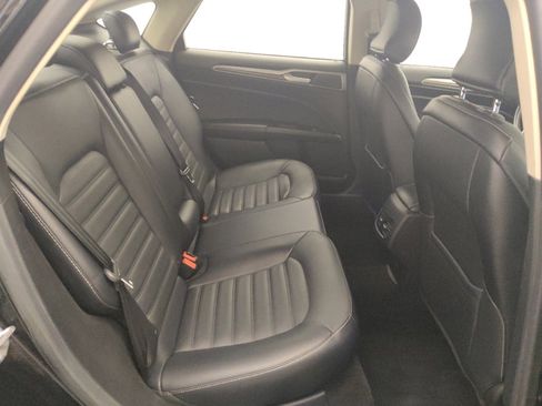 Used 2018 Ford Fusion SE w/ Fusion SE Technology Package FWD image 19