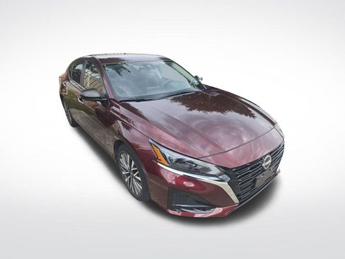 Certified 2024 Nissan Altima 2.5 SV FWD image 11