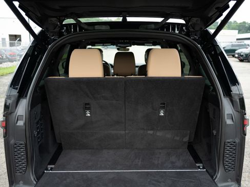 Used 2023 Land Rover Discovery HSE R-Dynamic AWD/4WD image 47