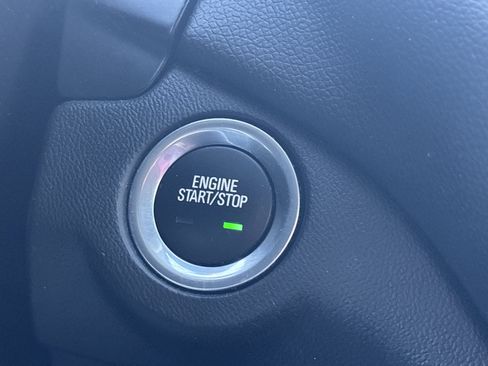 Used 2020 Chevrolet Equinox LT image 22