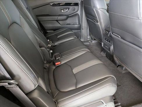 Certified 2025 Honda Pilot Touring image 20
