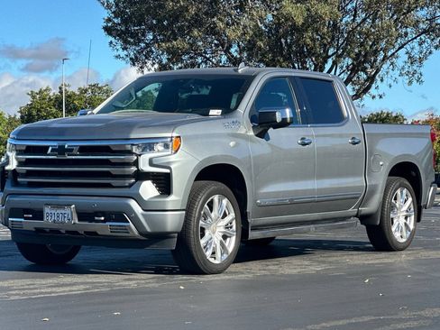 Used 2025 Chevrolet Silverado 1500 High Country AWD/4WD image 8