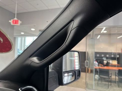 Used 2024 RAM 2500 Big Horn AWD/4WD image 35