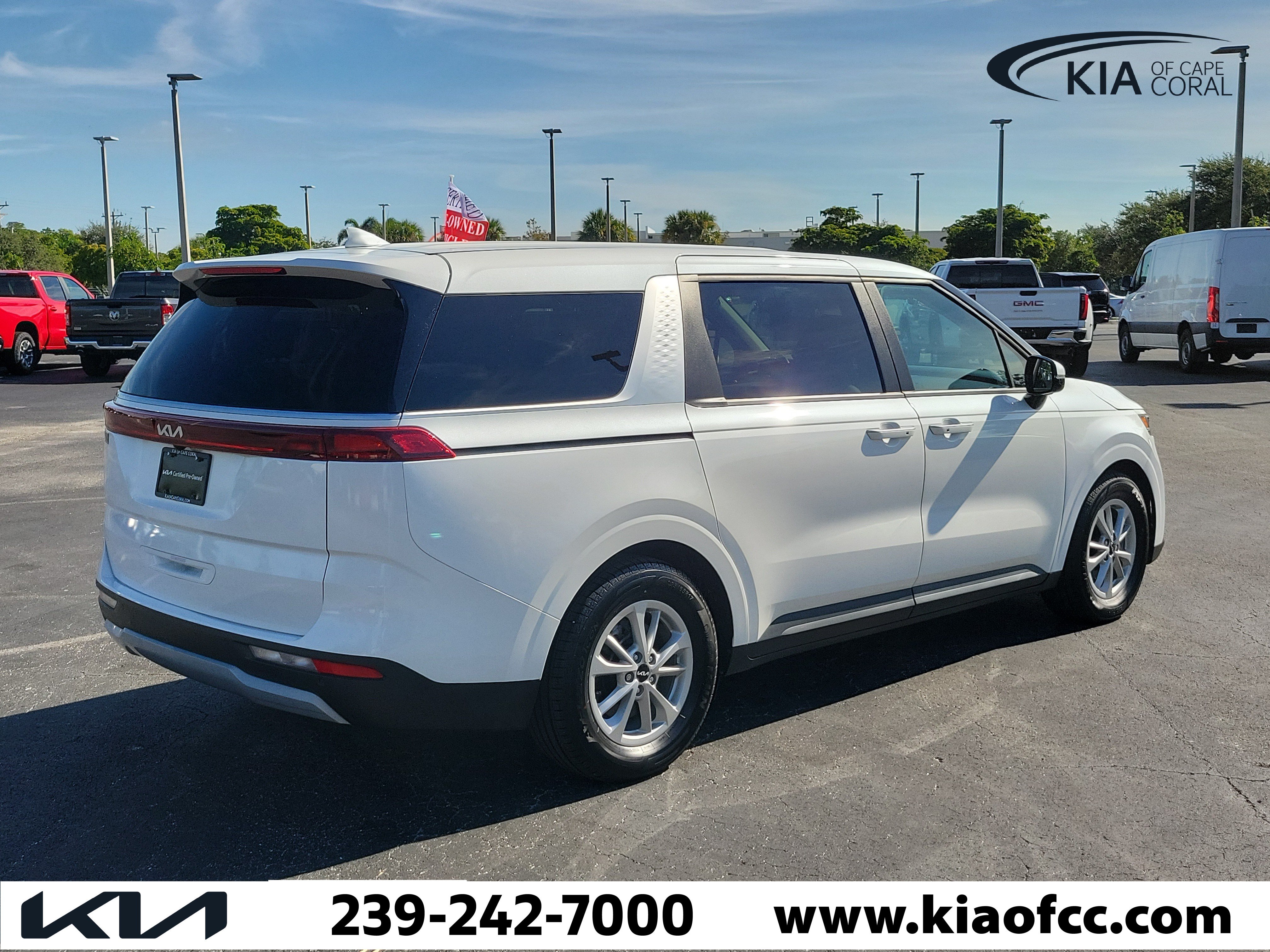Certified 2024 Kia Carnival LX FWD image 6